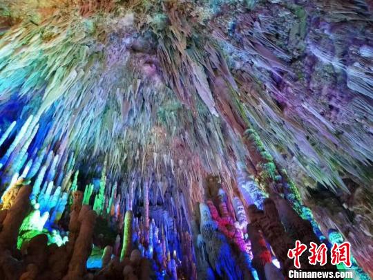 圖為貴州省潛龍洞洞穴美景。松桃縣旅游局供圖 圖為貴州省潛龍洞洞穴美景。松桃縣旅游局供圖