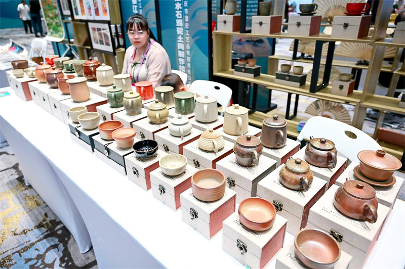參展商帶來精美的展品。廣安市融媒體中心供圖