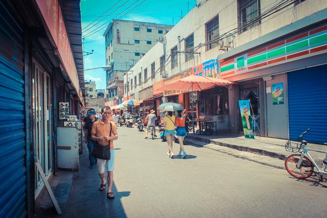 城市里的鄉(xiāng)村,西安西八里村紀實,小巷中這條標語,有些念不出口