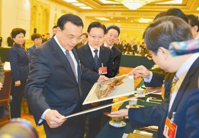 李克強參加四川代表團審議：關切西部抱團發(fā)展