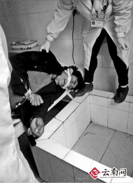 農(nóng)民工討薪喝藥自殺 副縣長:死了人事就好辦了(圖)