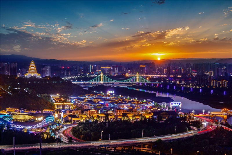 寶雞市高新區(qū)石鼓文化城旅游休閑街區(qū)。寶雞市委宣傳部供圖
