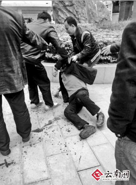 農(nóng)民工討薪喝藥自殺 副縣長:死了人事就好辦了(圖)