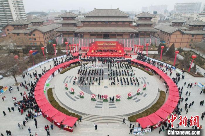 甘肅15個(gè)省直部門(mén)聯(lián)合開(kāi)展“三下鄉(xiāng)”：把快樂(lè)送進(jìn)農(nóng)村