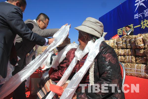 雍布拉康山腳下“鐵?!遍_(kāi)啟春耕“第一犁”