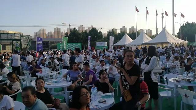 寶雞第六屆青島啤酒節(jié)盛大開幕