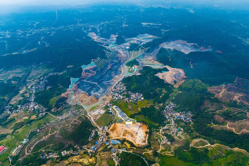 平陸運河“破山向?!?。平陸運河集團供圖 平陸運河“破山向?!?。平陸運河集團供圖