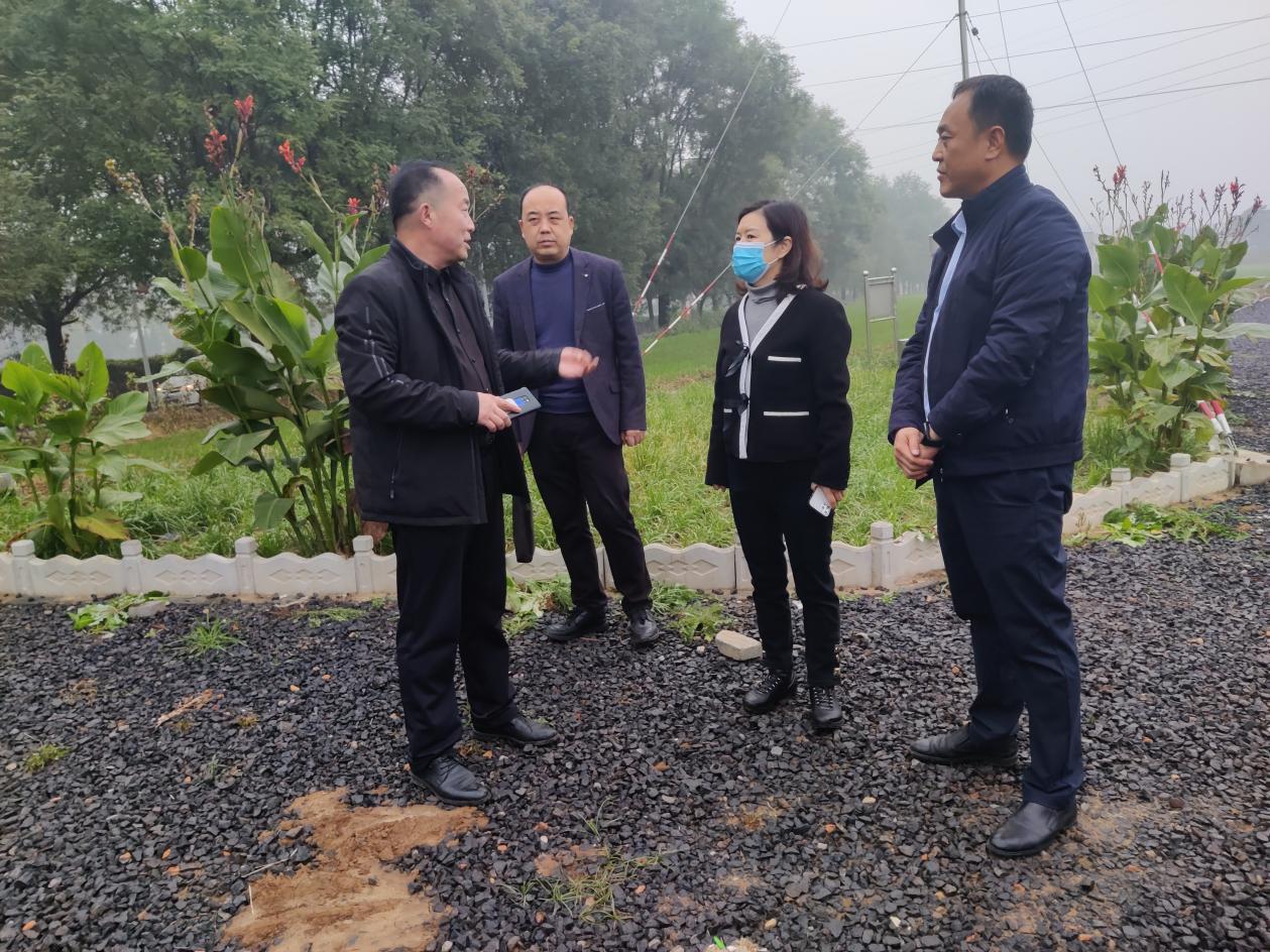 調(diào)研指導(dǎo)長青鎮(zhèn)石頭坡村大蔥產(chǎn)業(yè) 調(diào)研指導(dǎo)長青鎮(zhèn)石頭坡村大蔥產(chǎn)業(yè)