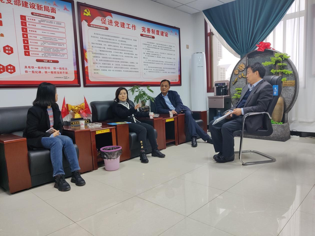 聽取長青鎮(zhèn)高嘴頭村田園綜合體項目進(jìn)展情況 聽取長青鎮(zhèn)高嘴頭村田園綜合體項目進(jìn)展情況