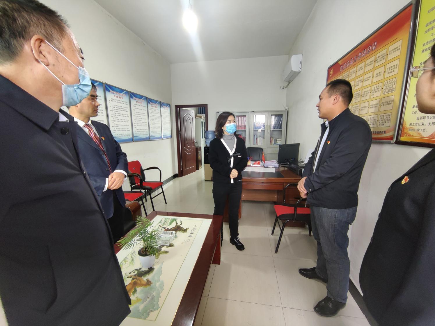 調(diào)研柳林鎮(zhèn)南六冢村軟弱渙散村黨組織整頓工作 調(diào)研柳林鎮(zhèn)南六冢村軟弱渙散村黨組織整頓工作